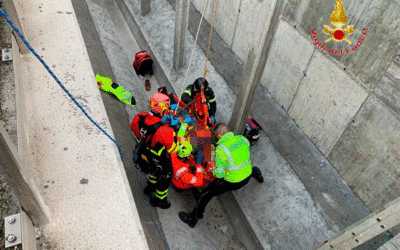 Povegliano. I pompieri recuperano operaio caduto da 4 metri nel bacino in costruzione del depuratore