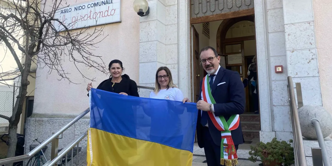 Villafranca, la bandiera dell’Ucraina esposta in tutte le scuole