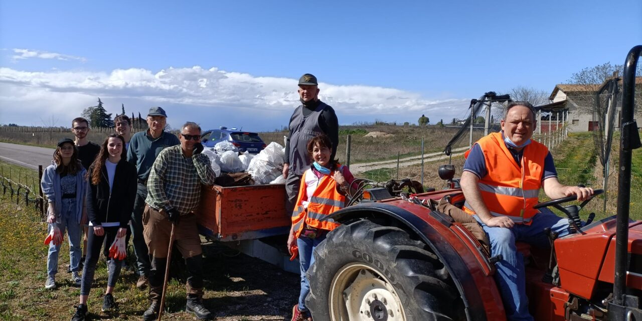 Giornata ecologica a S.Giorgio in Salici per pulire il territorio e dare l’esempio di come ci si comporta agli incivili che sporcano