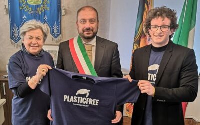 Castelnuovo del Garda, il Comune si impegna nella battaglia per un mondo plastc free. Testimonial, l’alfiere Pietro Zuccotti