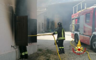 Caprino, incendio in una villetta domato dai Vigili del fuoco