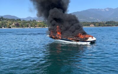 Guardia Costiera, incendio su un motoscafo al Golfo della Romantica
