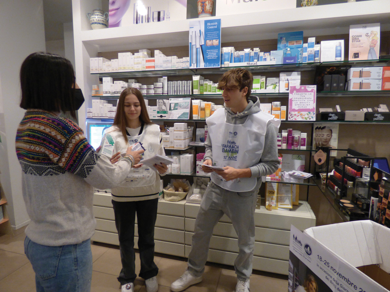 In farmacia per i bambini, clamoroso successo a Verona: crescita a doppia cifra. Aiuti a 18 enti benefici della provincia