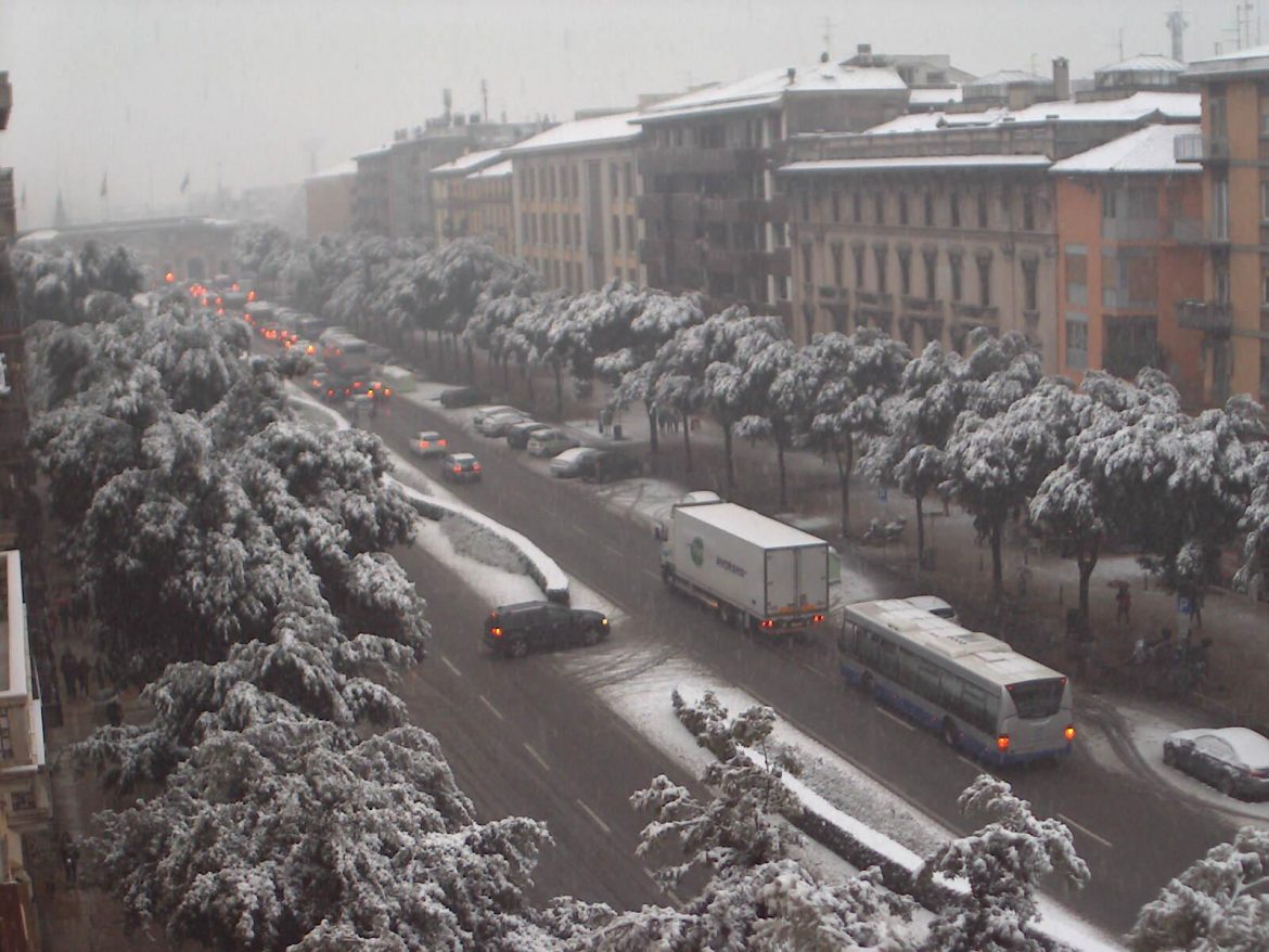 Per la nevicata allertata la Protezione civile in quattro Comuni, 47 mezzi spargisale all’opera
