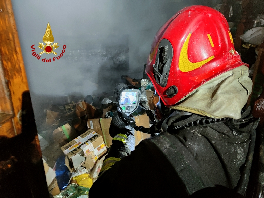 Incendio a Villa Bartolomea, intervento nella notte dei Vigili del fuoco