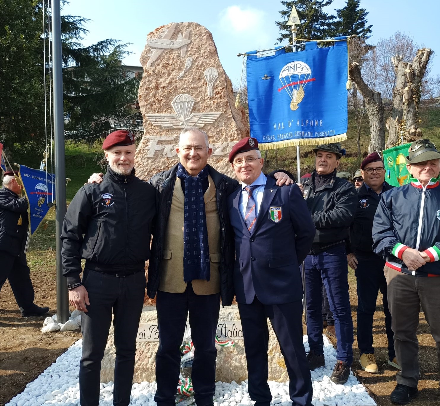 Inaugurato a Cattignano (San Giovanni Ilarione) il monumento ai paracadutisti