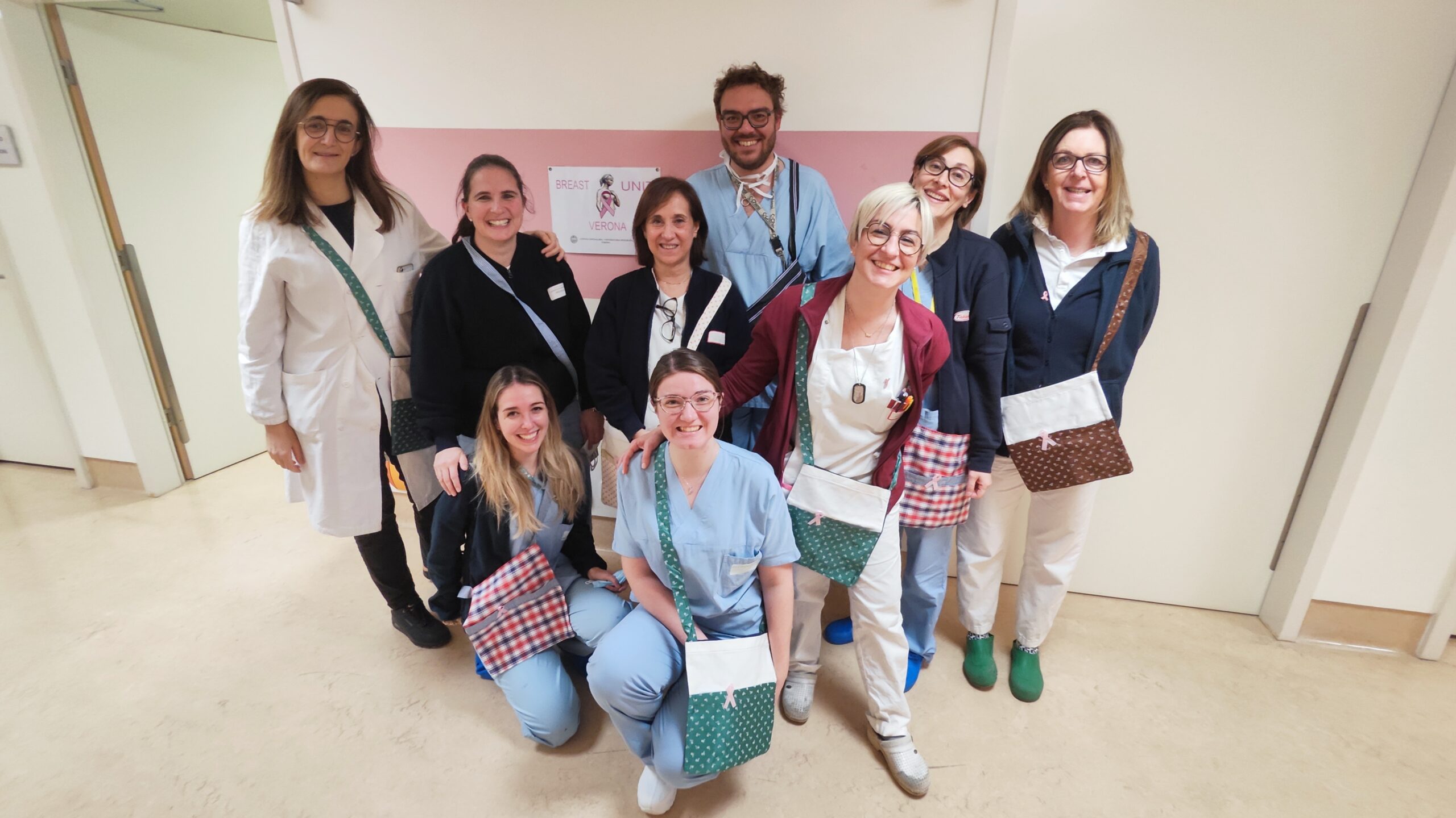 Arriva anche all’Ospedale di Borgo Trento il progetto “Bags for life”. Le borse porta drenaggio, un aiuto per le donne operate
