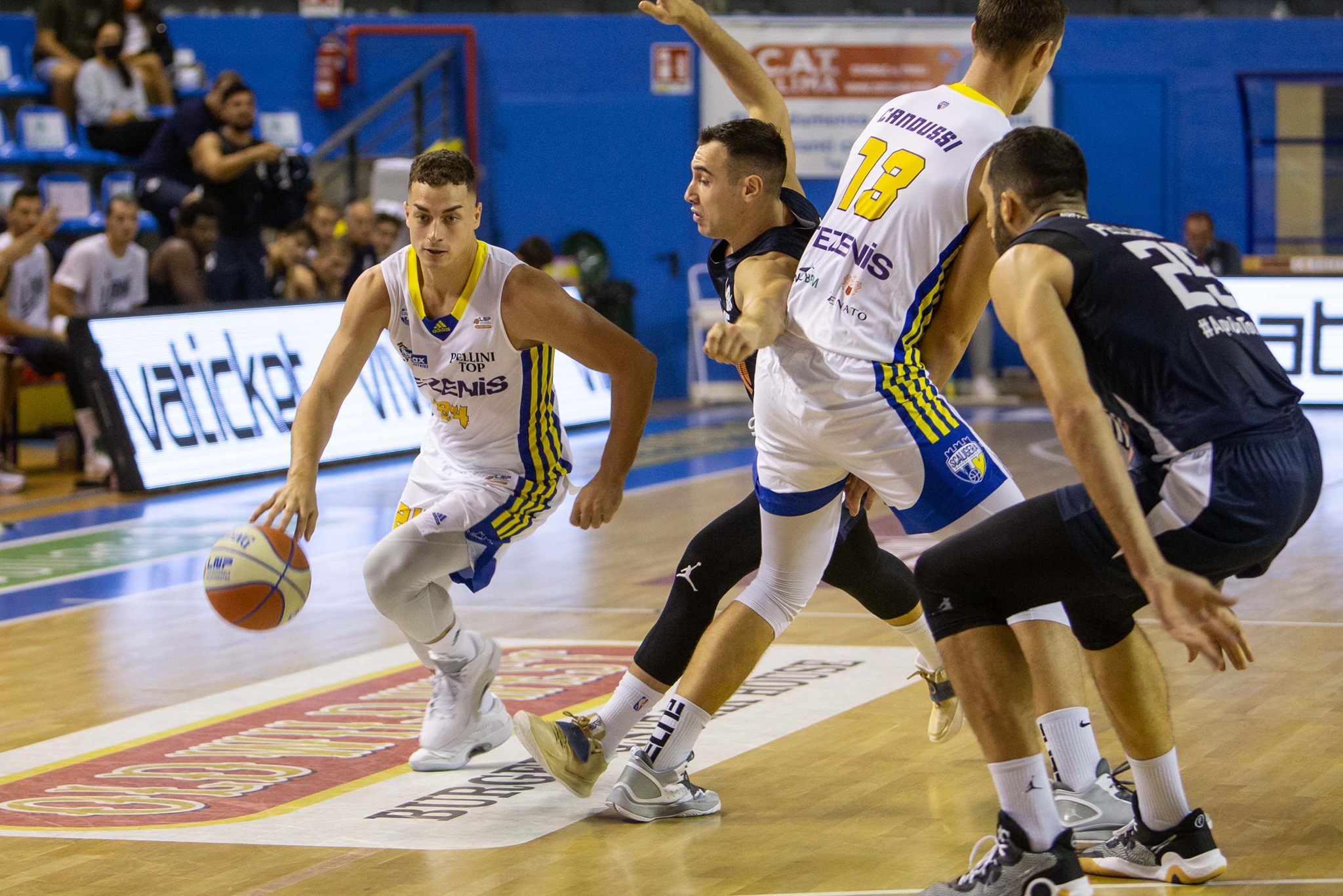 Scaligera Basket, vittoria di carattere contro Udine agganciata in vetta alla classifica