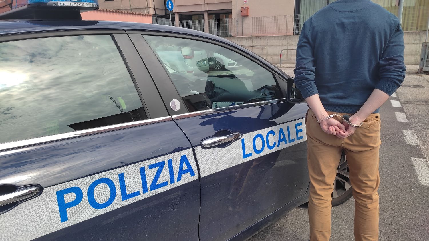 Villafranca, due arresti per spaccio e maltrattamenti in famiglia: operazione della Polizia locale